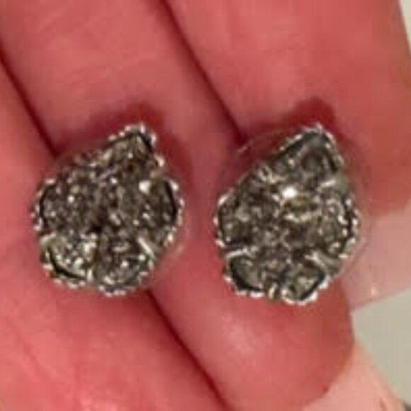 Kendra Scott, stud earrings - Picture 1 of 2